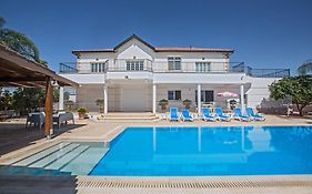 Papas Family Villa