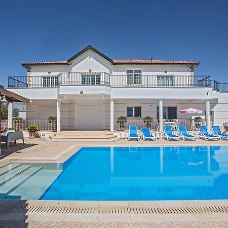 Papas Family Villa Paralimni Exterior photo