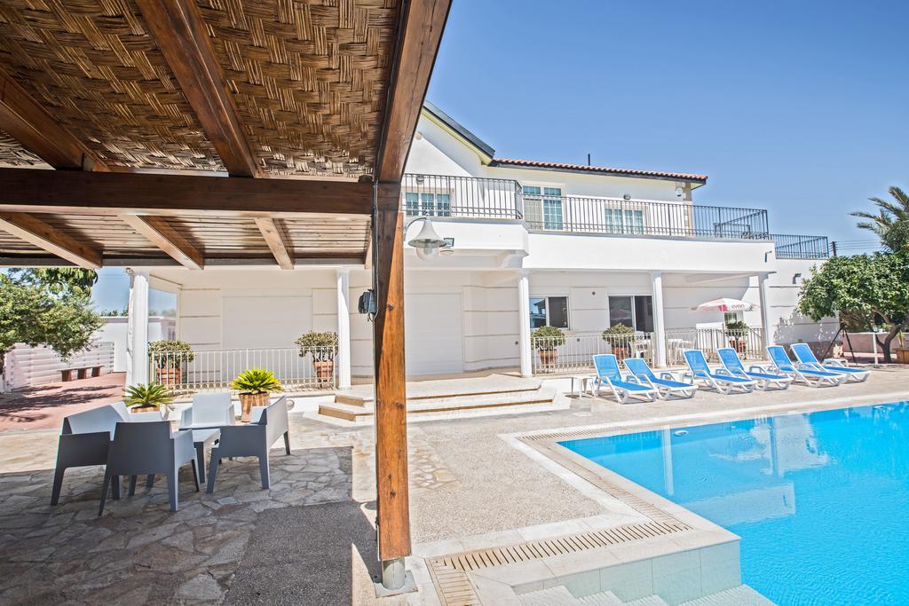 Papas Family Villa Paralimni Exterior photo