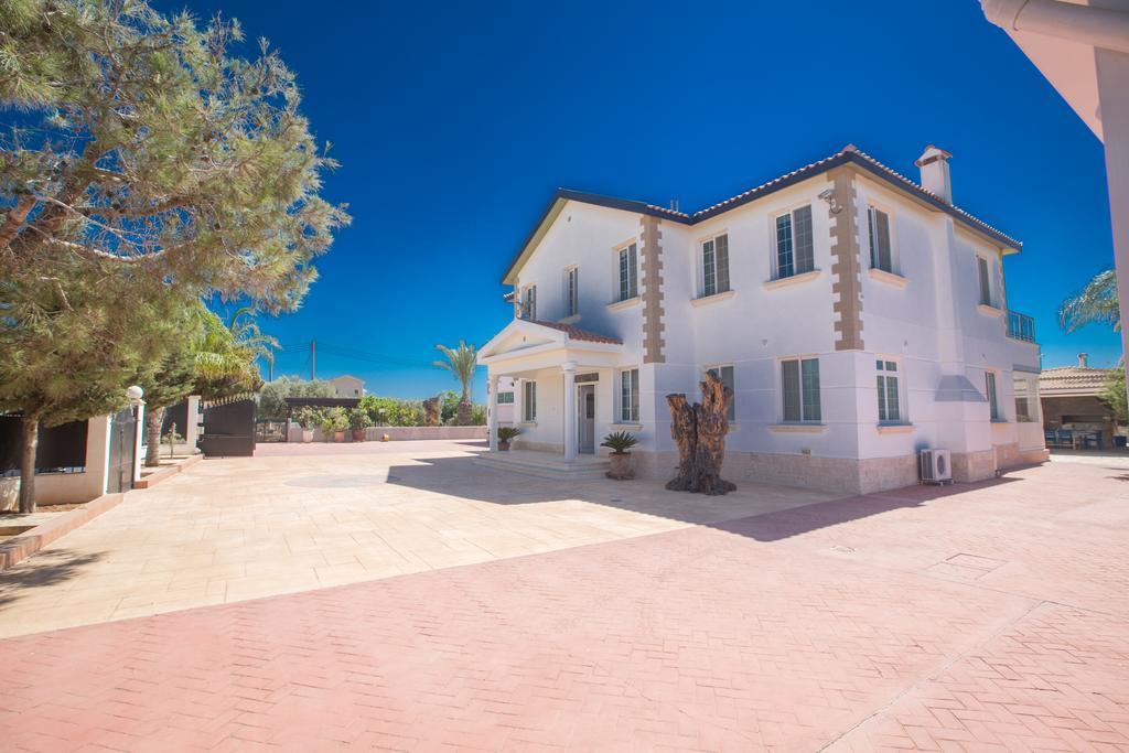 Papas Family Villa Paralimni Exterior photo