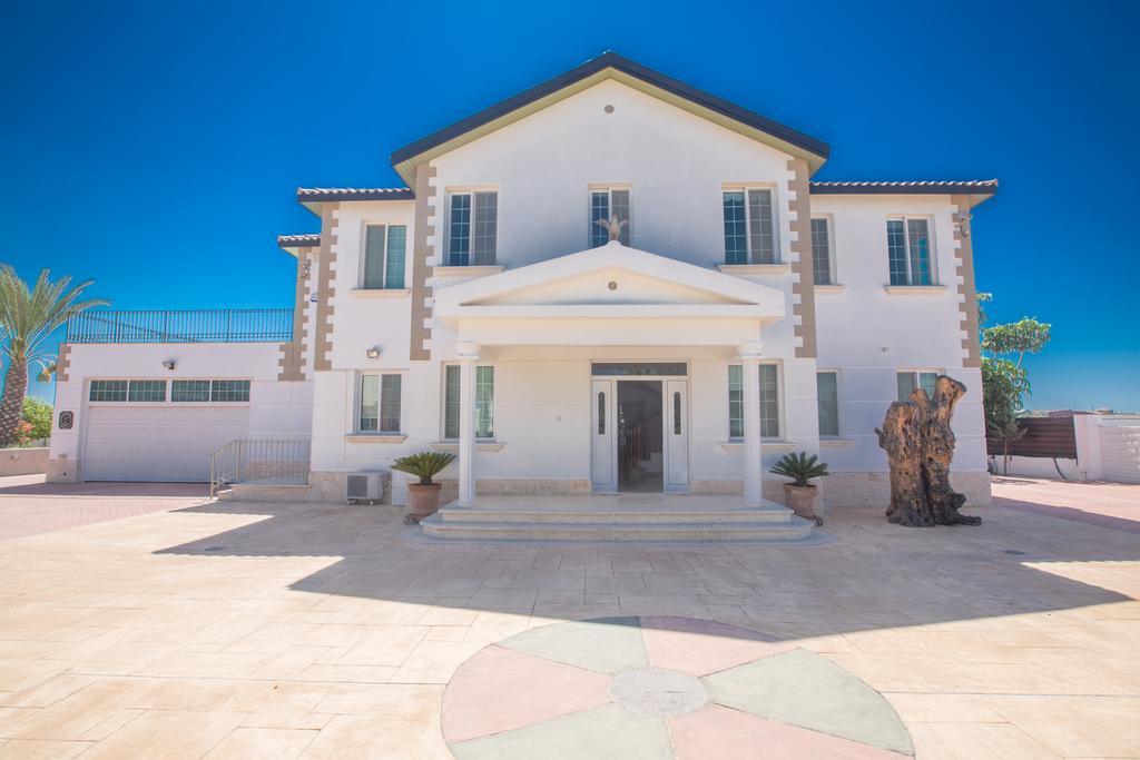 Papas Family Villa Paralimni Exterior photo
