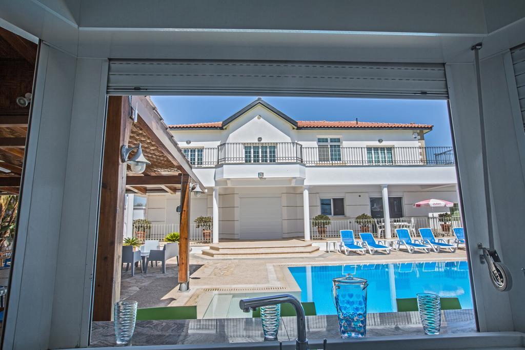 Papas Family Villa Paralimni Exterior photo