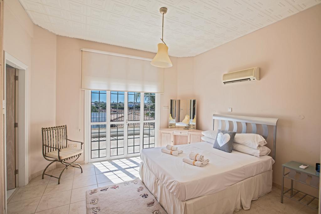 Papas Family Villa Paralimni Exterior photo