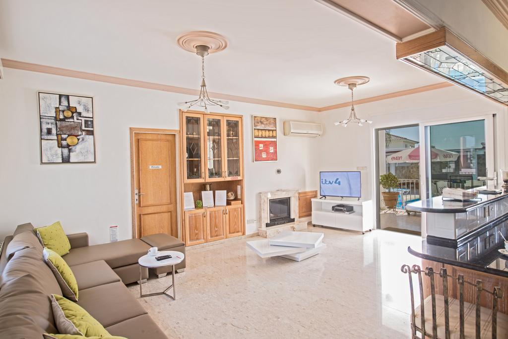 Papas Family Villa Paralimni Exterior photo