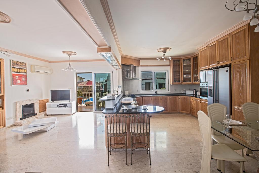 Papas Family Villa Paralimni Exterior photo