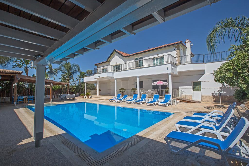 Papas Family Villa Paralimni Exterior photo
