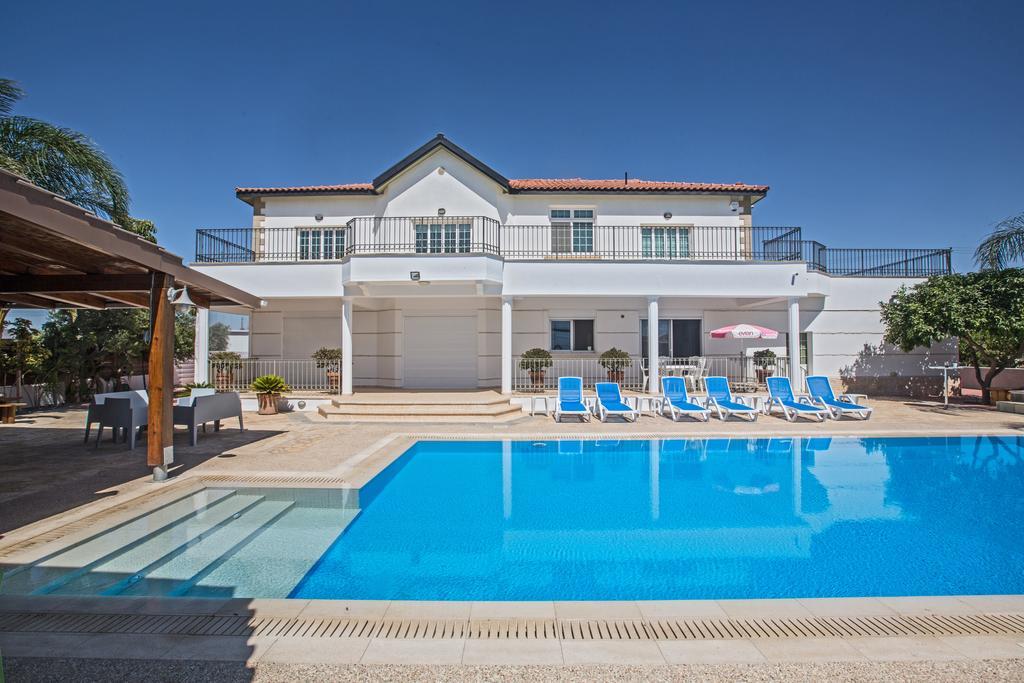 Papas Family Villa Paralimni Exterior photo
